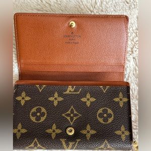 $950 Auth Louis Vuitton Wallet